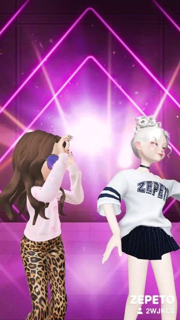 Танец с подругой 😍🤗