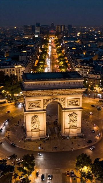 Вечерний Париж: Арка Победы и огни города #Париж #АркаПобеды #НочнойГород #Путешествия