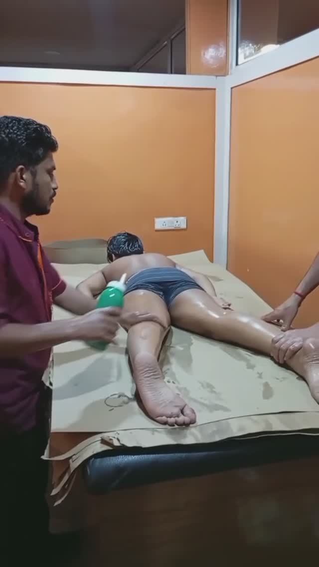 Аюрведическое лечение в Панджали Йогпит, Харидвар. Доктор Шайлендра и Алексей Ермолаев