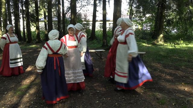 Хоровод «пиирилейка» «Tuuli Toi Rantaan» («Ветер принёс на берег»)