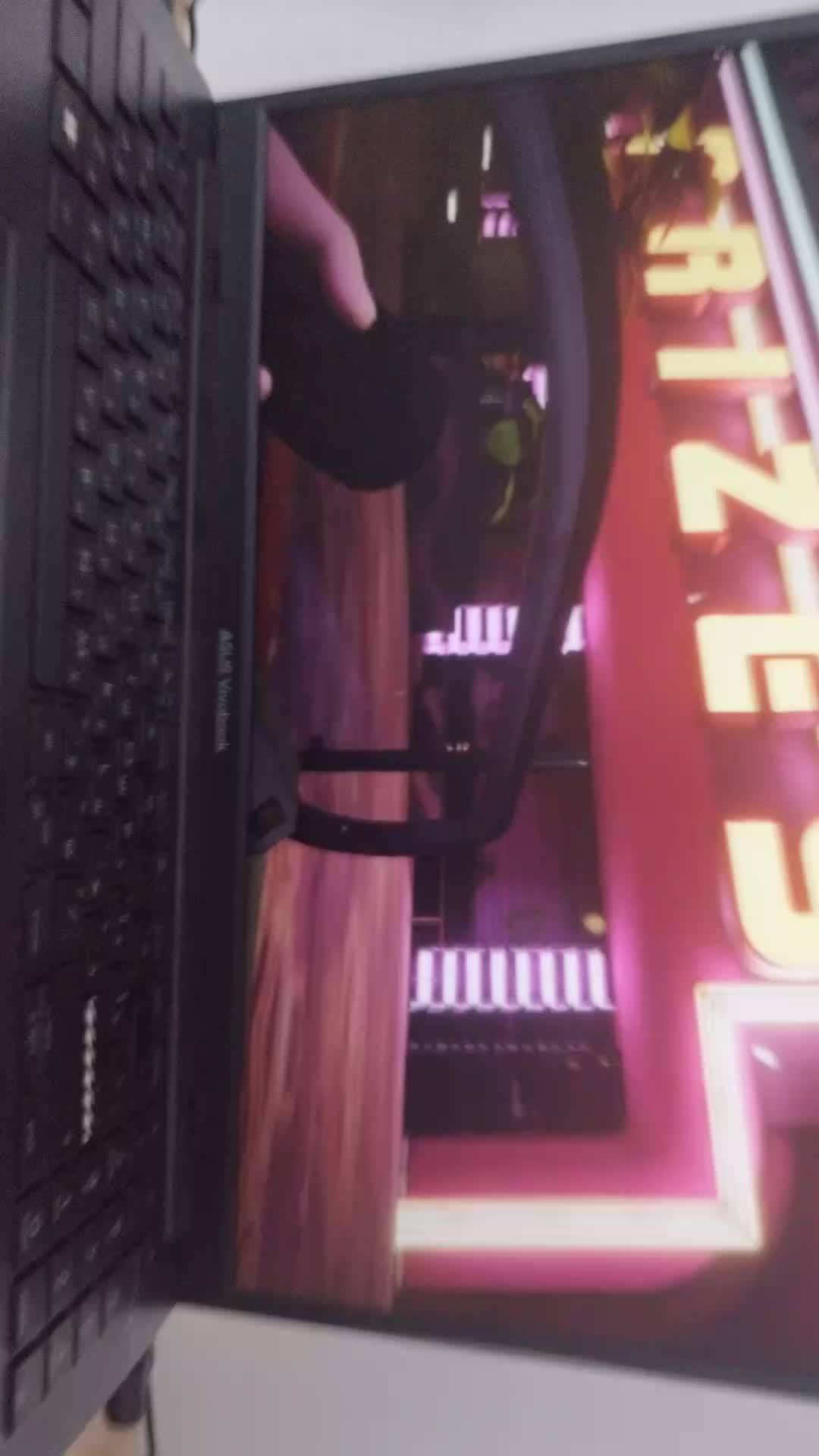 играю во фнаф 9.