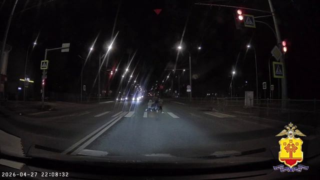 В Чебоксарах полиция установила водителя «Дастера», чуть не сбившего женщину с детьми на переходе