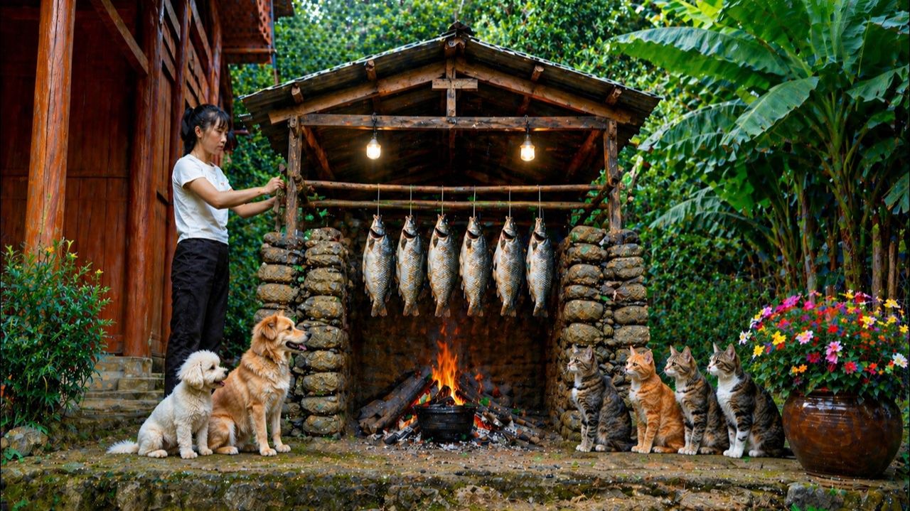 Заготовка и переработка копченой рыбы и хрустящей курицы-гриль на продажу. Сбор побегов бамбука.