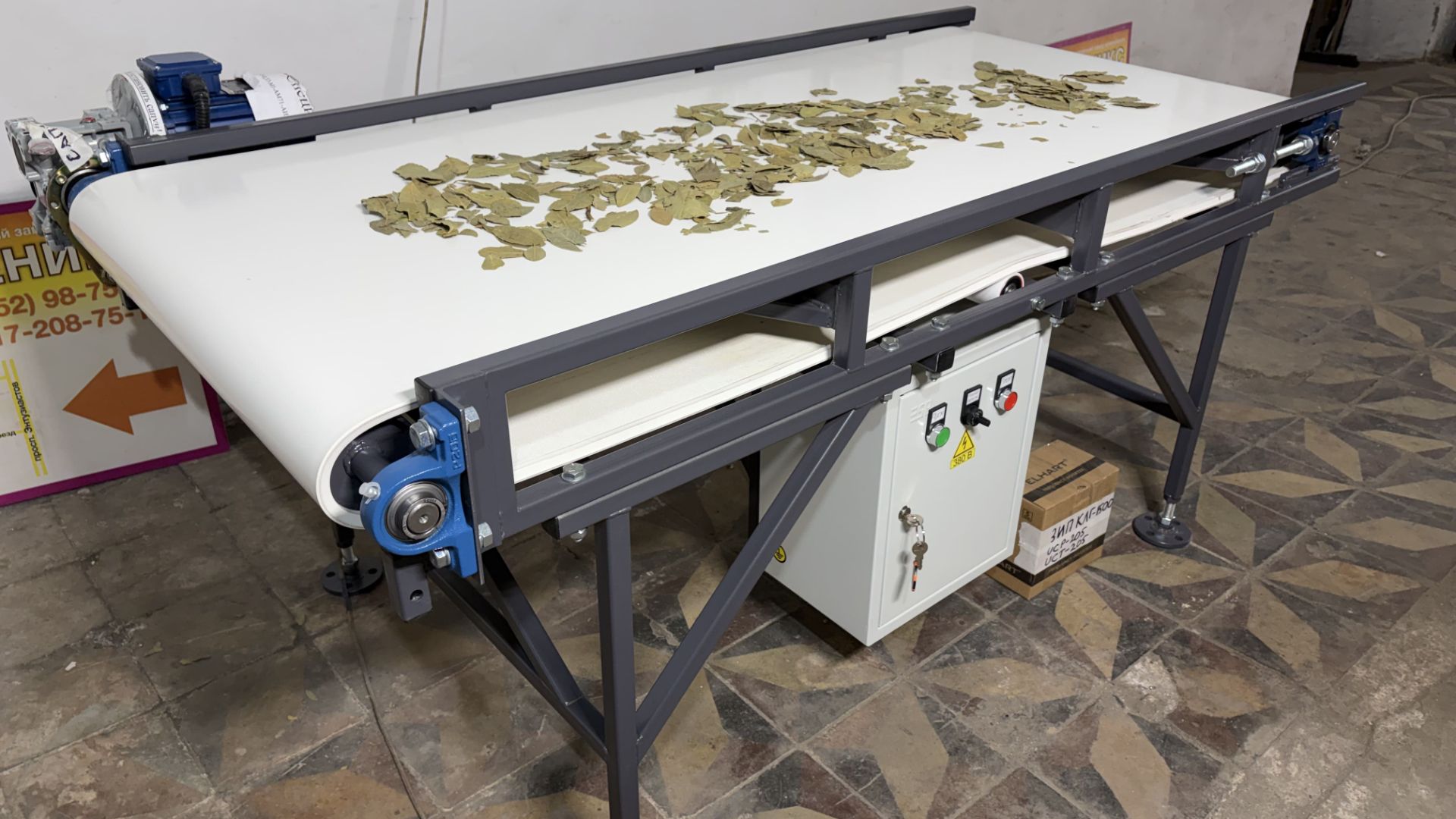 Горизонтальный конвейер дл лаврового листа. 1027