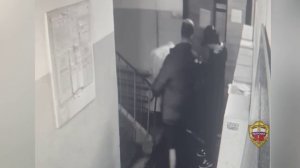 В Москве оперативники пресекли телефонную аферу с похищением у юноши сейфа с валютой и украшениями