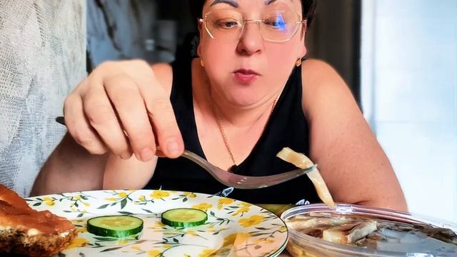 Очень вкусный перекус перед завтраком/Селедка обязательна‼️Мукбанг