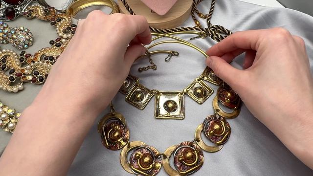 24.РАСПАКОВКА Винтажной бижутерии Sarah Coventry,Coro, Avon, Ann Taylor и многие др.