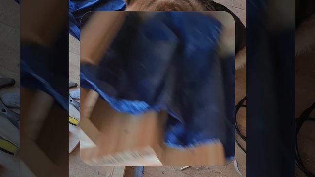 1000057331.mp4 Собака наблюдает за устройством лестницы на 2-ой этаж в доме А-фрейм