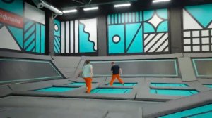 ЭКСТРЕМАЛЬНЫЕ ПРЯТКИ В БАТУТНОЙ АРЕНЕ ОТ ОХРАНЫ !