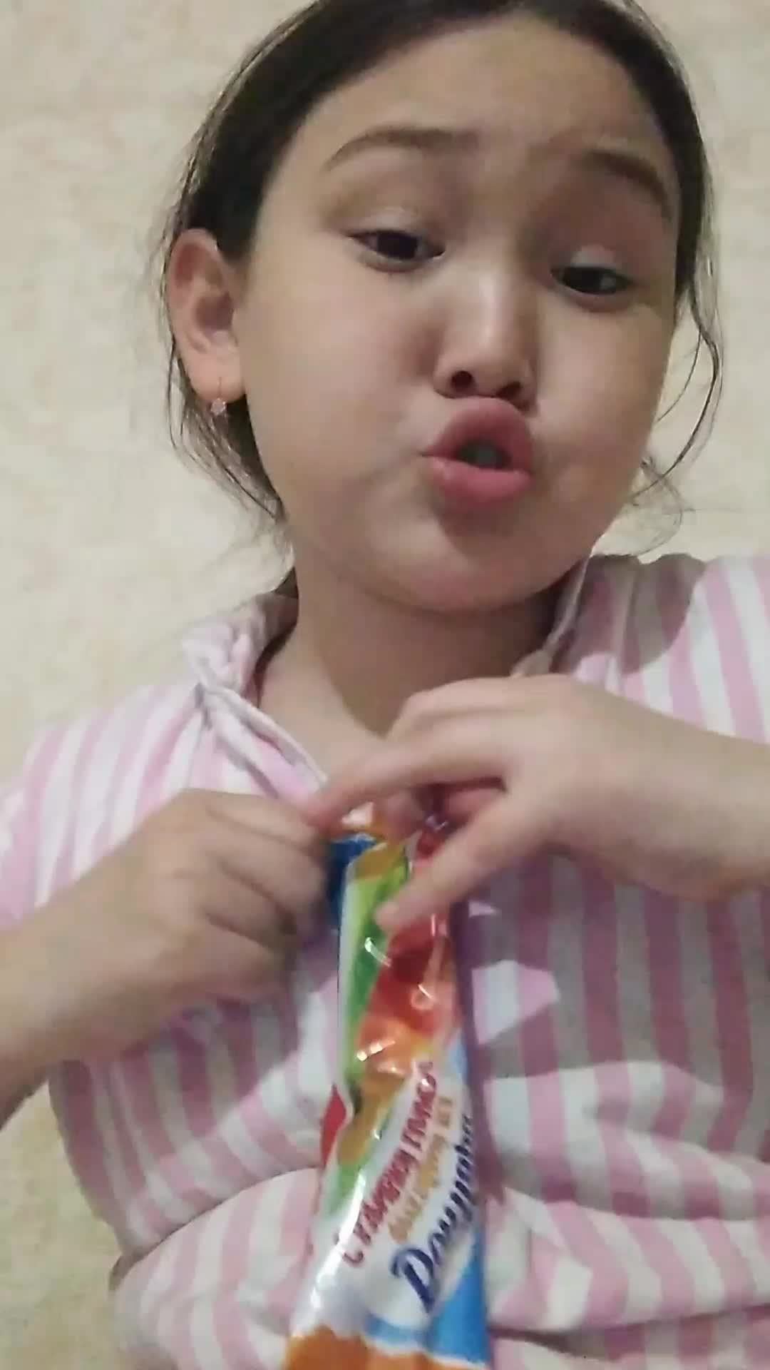 это очень вкусно это мой любимый фруктовый лёд советую Попробуйте это очень вкусно!🥴🤤🤤🤤🤤🤤😋😋