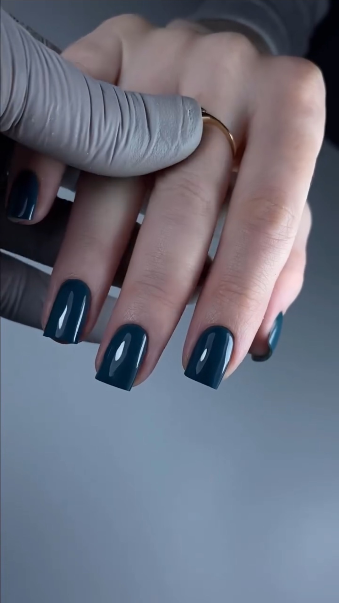 Ногти тонкие, прочные, без отслоений и, самое главное, здоровые.