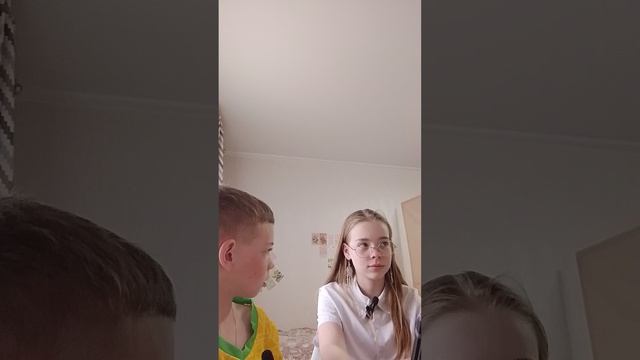 первая часть играем в младенца жёлтом