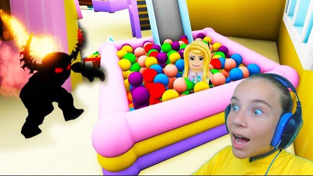 ОСТАЛАСЬ ОДНА в ДЕТСКОМ САДЕ в ROBLOX!