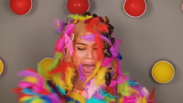 100 загадочных кнопок и только одна тебя спасет