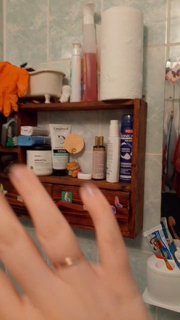 Приобрели новые полочки для ванной