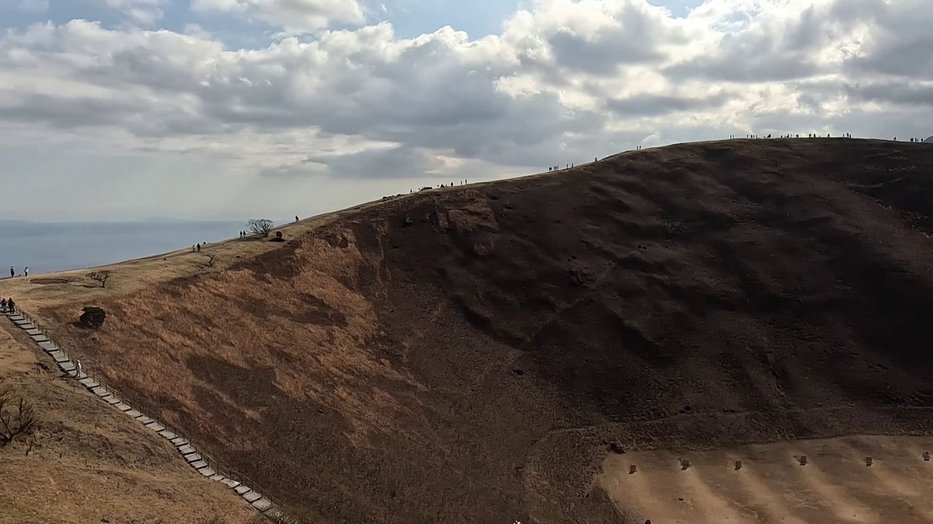 Япония. В старом кратере