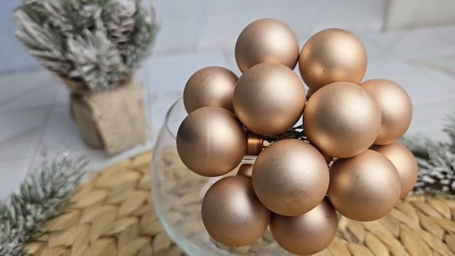 ГРОЗДЬ стеклянных матовых шариков на проволоке, 12 шаров по 25 мм, цвет: ванильный, 713577