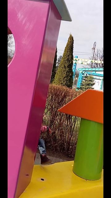 ТасяПитер и её Мишка на площадке