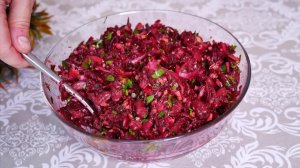 Знаменитый салат из свеклы за 5 минут, который готовлю каждую весну по 3 раза в день.