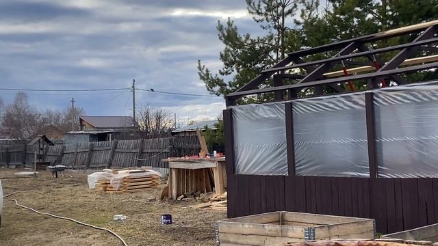 ДАЧА / ПОСТАВИЛИ ДВЕРИ В ТЕПЛИЦУ И ПОКРАСИЛИ.