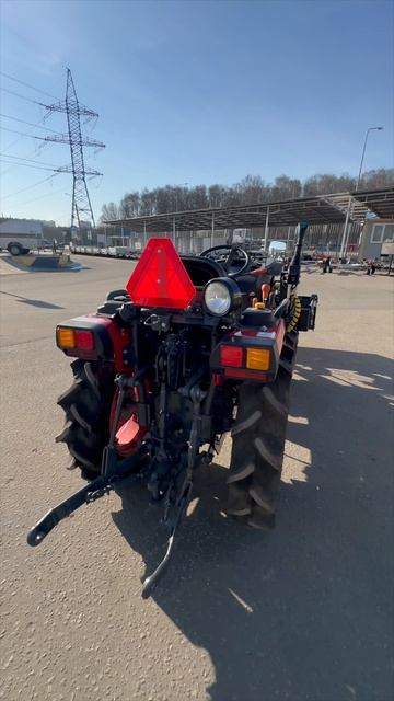 Минитрактор Mahindra OJA 2124 4WD с фронтальным ковш-погрузчиком