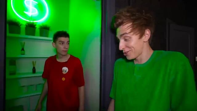 Кто Больше ЗАРАБОТАЕТ ДЕНЕГ за 24 Часа Челлендж !