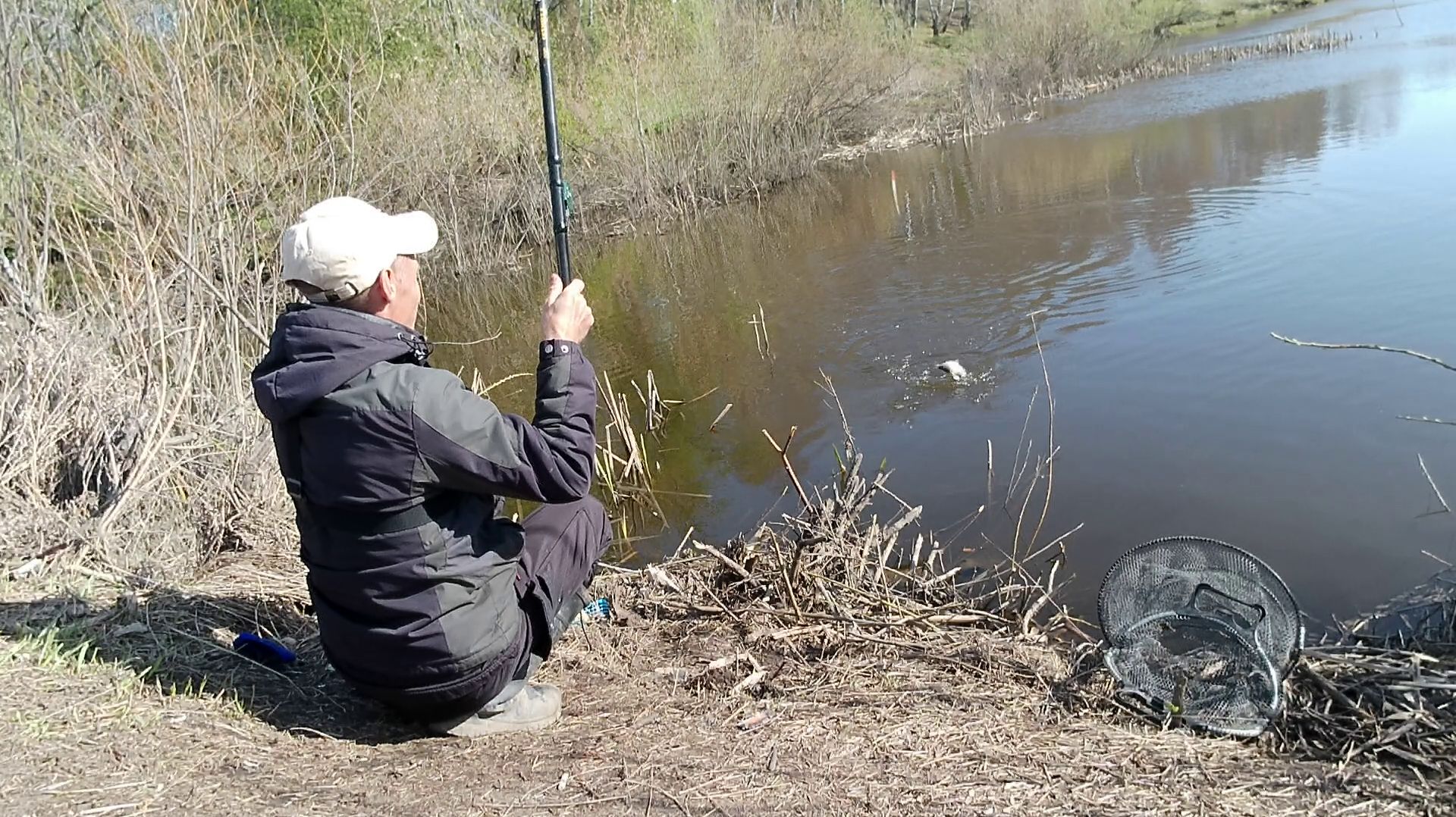 УДОЧКА ТРЕЩИТ!!! Вот это ЖОР У КАРАСЯ... Рыбалка на поплавочную удочку.