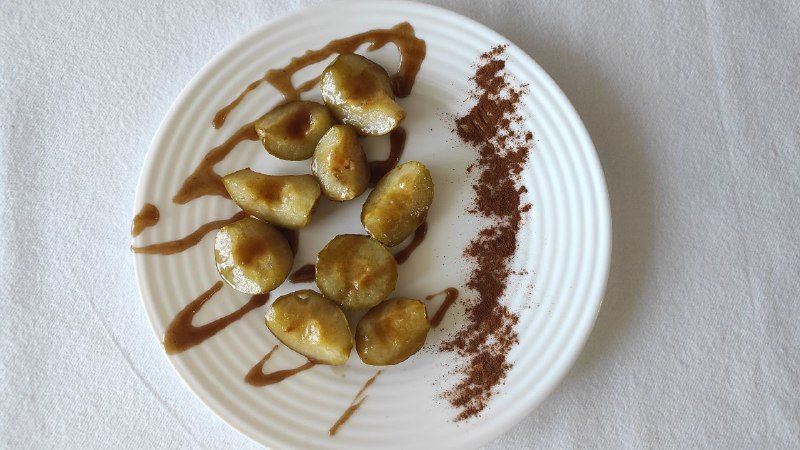Пряная груша в карамели с корицей