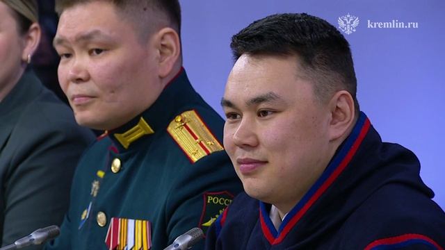 Владимир Путин проводит встречу с представителями коренных малочисленных народов