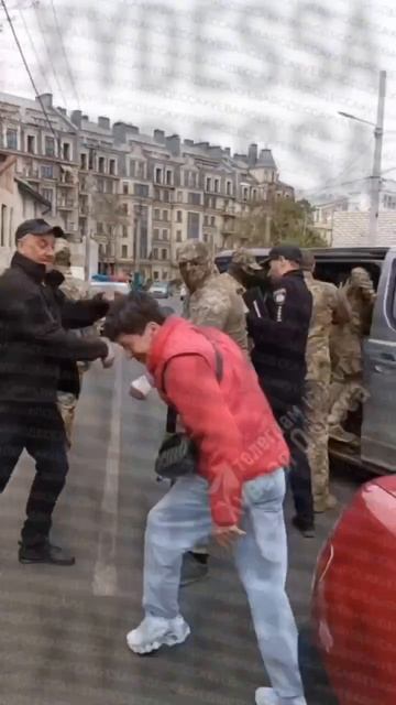 Ветеран штурмов холодильника избил парня в Одессе.