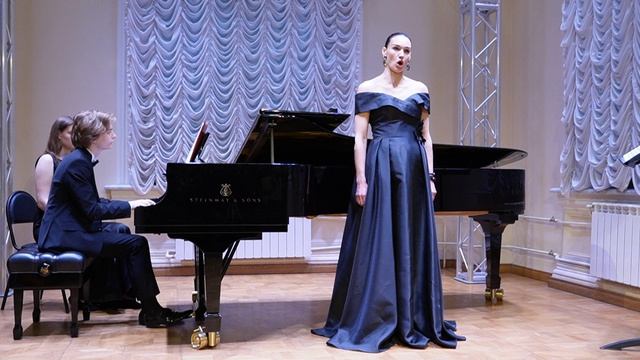 Юлия Гордина исполняет арию из Рождественской оратории Баха «Bereite Dich, Zion».Ф-но—Роман Цветенко