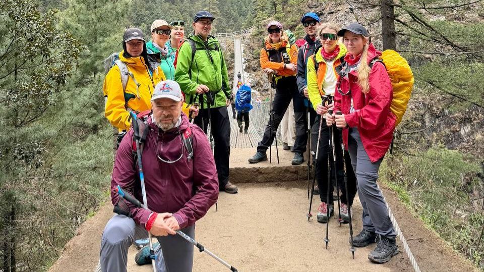 Как группа Клуба 7 Вершин «9 машин и Бабу-Бим» поднималась в Намче-Базар