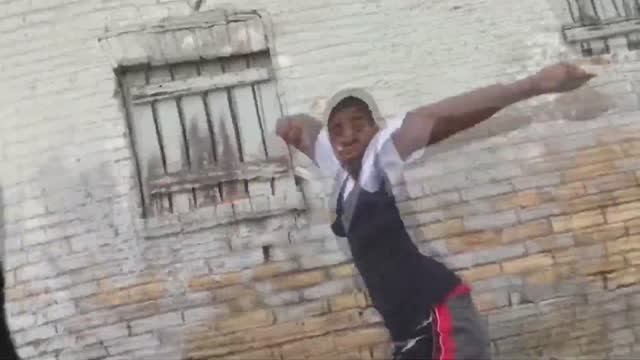 Мем Пацан танцует жмых эффект