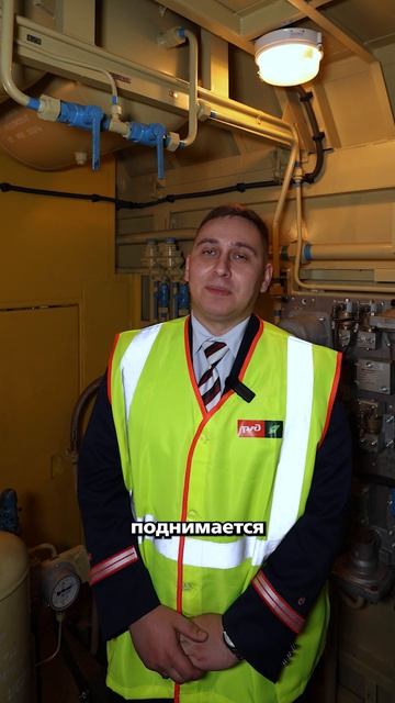 Хотите посмотреть, как поднимают токоприёмник на локомотиве ЭП2К?