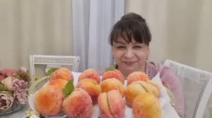 Подготовка ко дню рождения мамы. Собираю торт. Готовлю пирожные персики. Закуп продуктов.