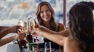 Уикенд на пять звезд (1 Сезон) — Русский трейлер тизер (Субтитры, 2026)