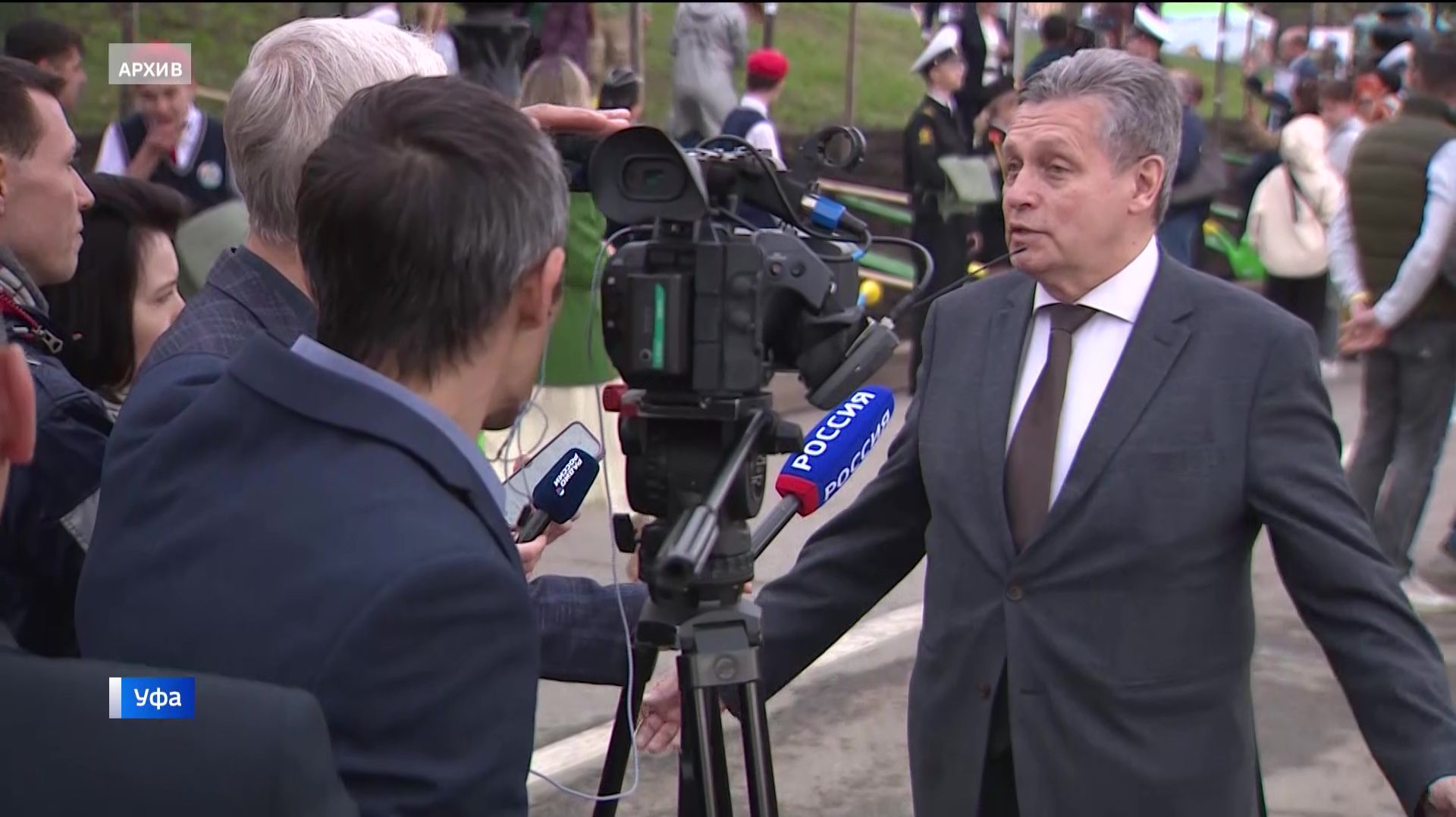 Заместитель генерального директора ВГТРК Рифат Сабитов отмечает юбилей