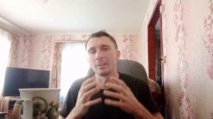 Почему темнеет экран в магнитоле сначала нормальный потом тускнеет?