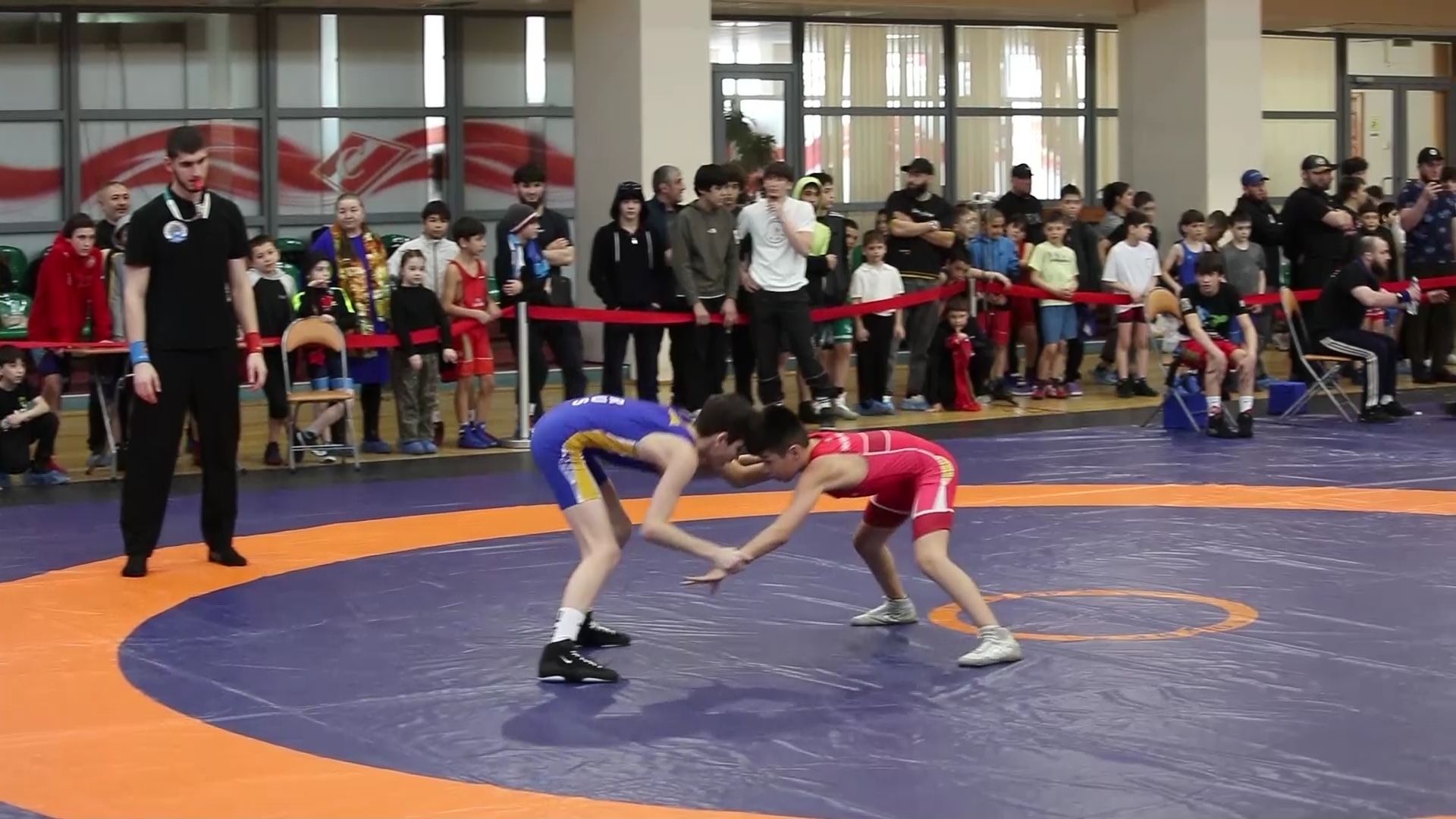 В Нефтеюганске прошёл турнир по вольной борьбе в поддержку участников СВО