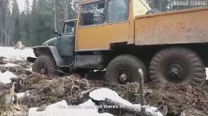 Тяжелые грузовики работают в условиях глубокой грязи и экстремального рельефа