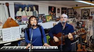 Виктор Карасенко и Галина Кныш Ансамбль Москвичи поют песню. Ой играй гитара моя милая..