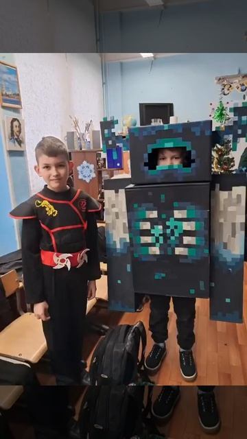 родители сделали дочери костюм вардена на карнавал