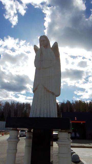 29-04-2026 Ангел у Нижне-Исетского кладбища
