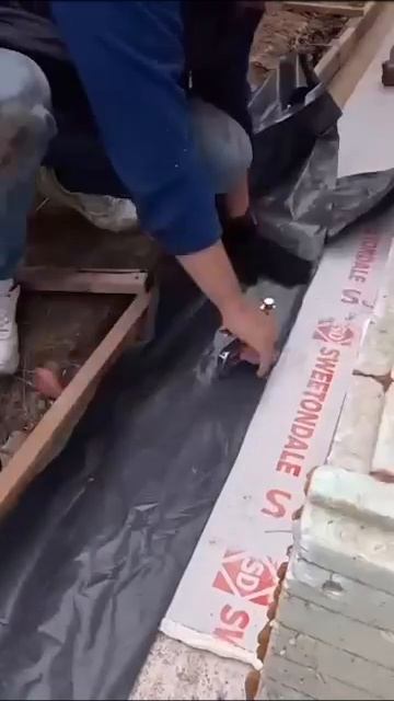 Процесс заливки отмостки