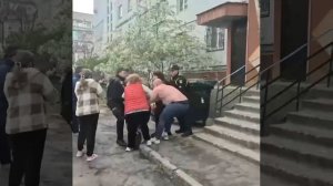 В Николаеве cоседи возле подъезда дома отбили от людоловов отца троих детей 2