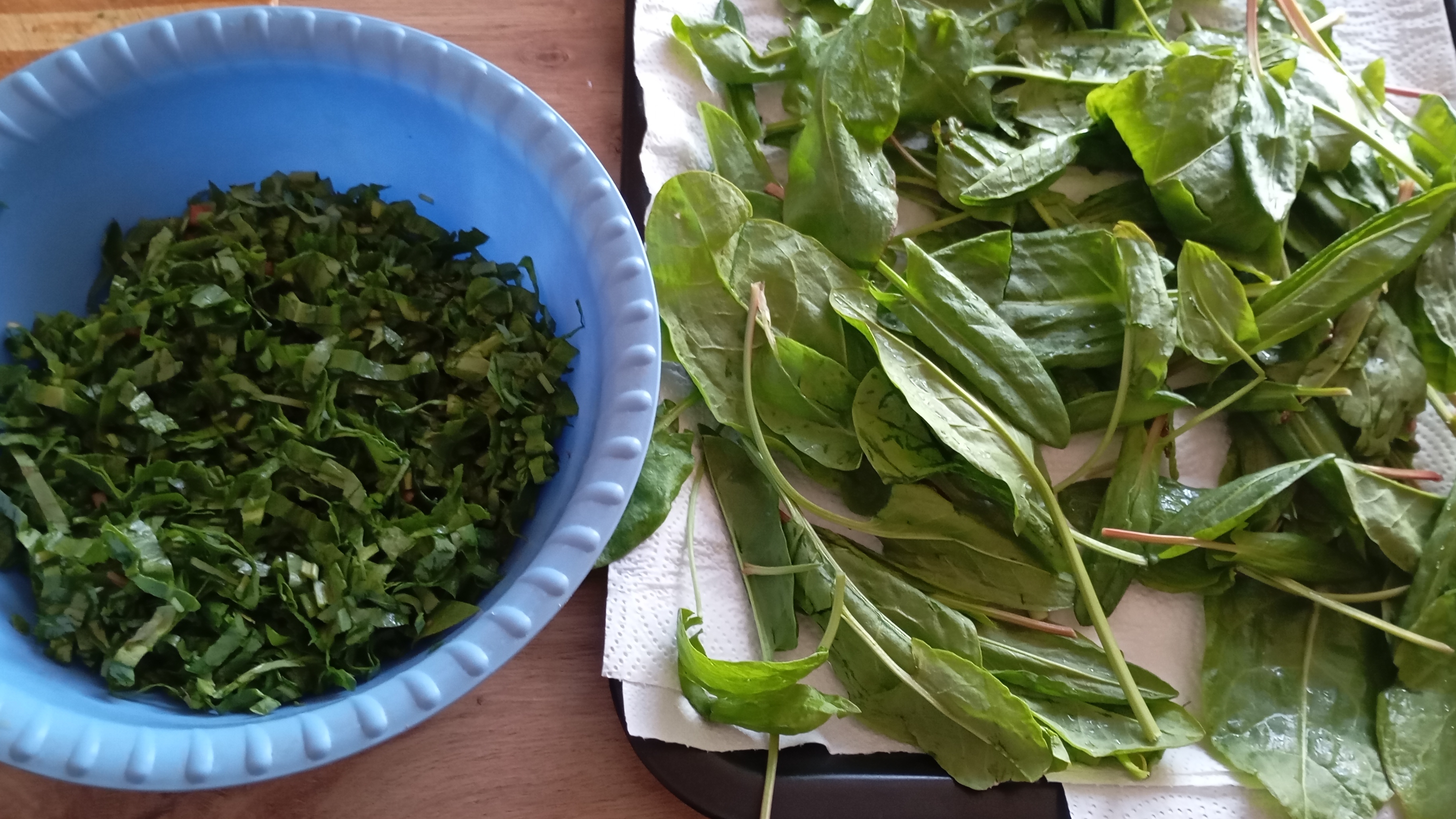 Готовлю обед//пеку пирог с щавелем//полноценный обед.