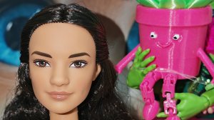 Нессароз Кукла (Mattel Wicked) «Злая»  Nessarose. Прекрасная латиночка на прекрасном троне