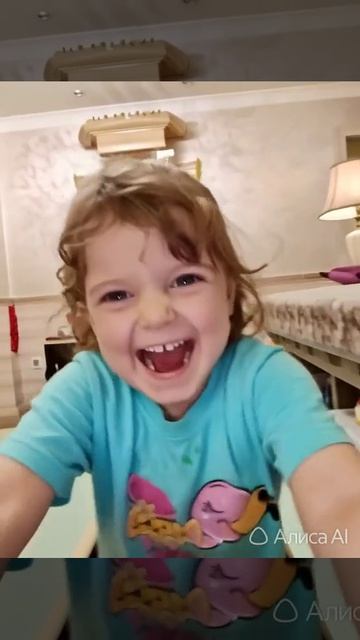 Смешная ИИ анимация младшей сестры