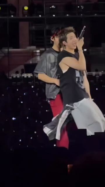 Чонгук 🫰💜отжигает🕺🔥🔥🔥