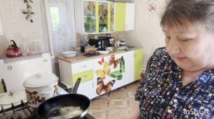 Варю вкусный,зелёный борщ,корейка в аэрогриле,зелень и молочная лапша!